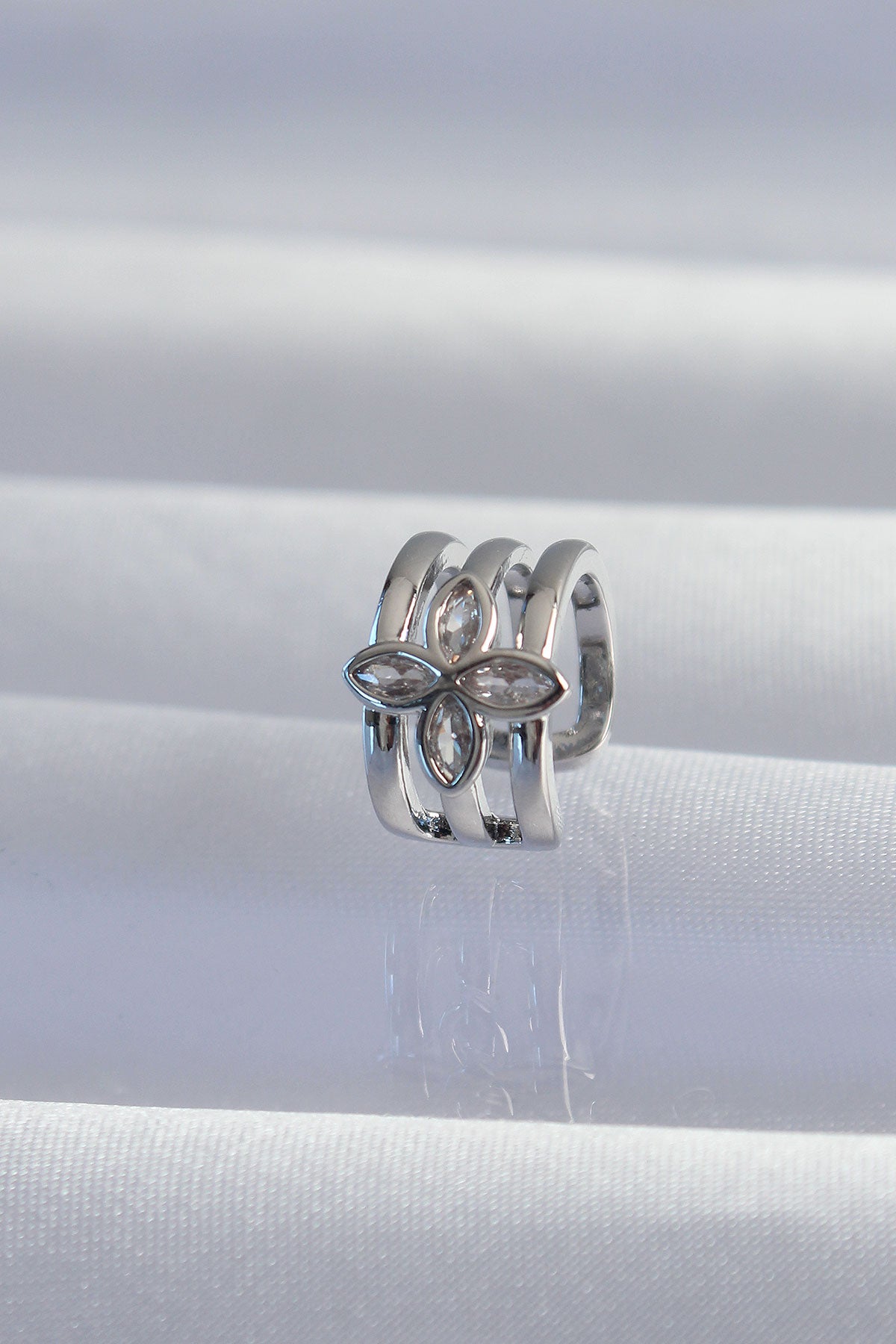 Aurelia Yonca Figürlü Earcuff Kadın Küpe - Gümüş Rengi | Pirinç