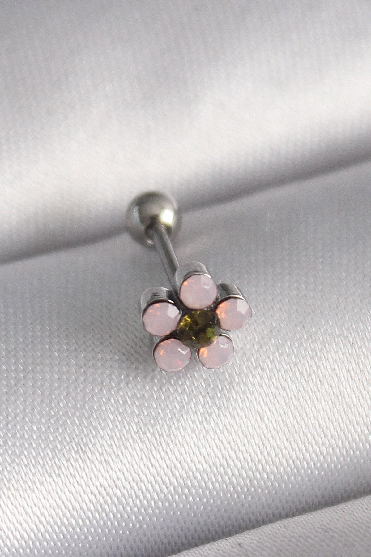 Aurelia Zirkon Taşlı Çiçek Model Tragus Kadın Piercing - Gümüş Rengi | 316L Paslanmaz Çelik