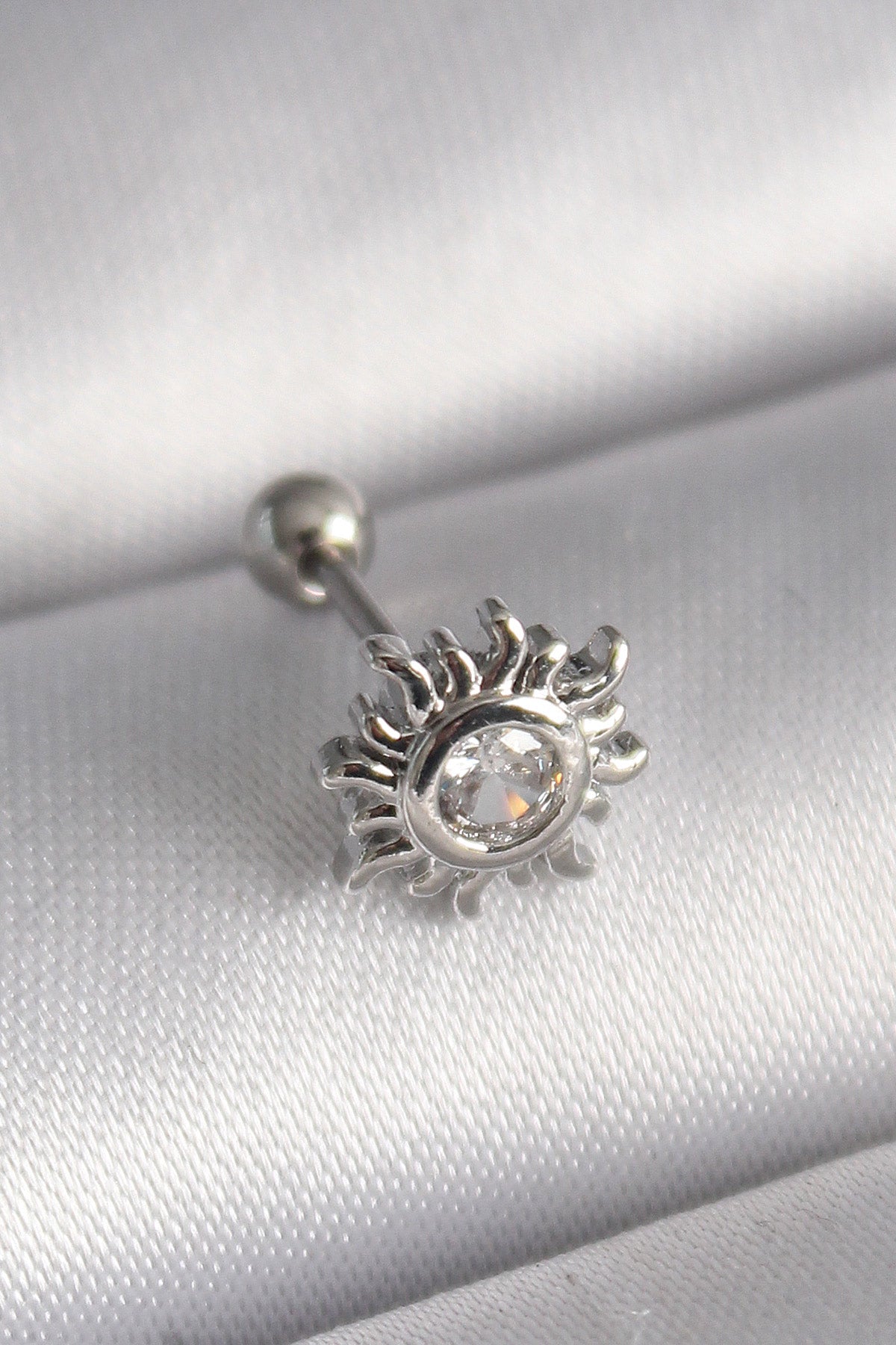 Aurelia Zirkon Taşlı Güneş Model Tragus Kadın Piercing - Gümüş Rengi | 316L Paslanmaz Çelik