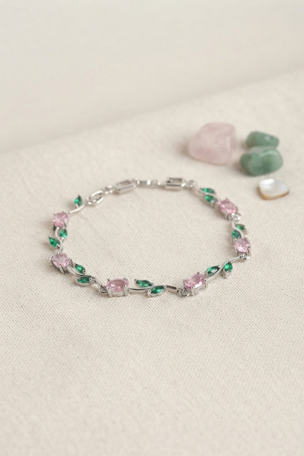 Gümüş Rengi Pembe Zirkon Taşlı Çiçek Bileklik - Pirinç