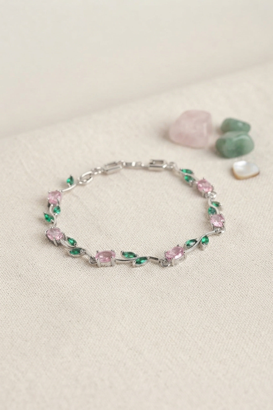 Gümüş Rengi Pembe Zirkon Taşlı Çiçek Bileklik - Pirinç