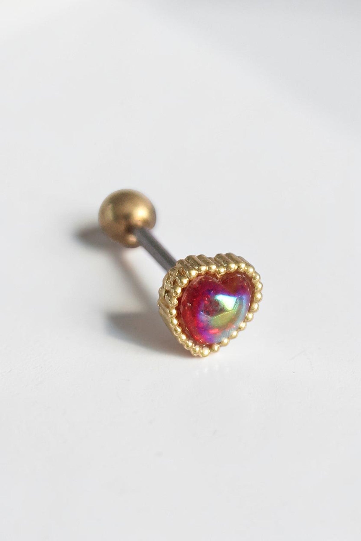 VORA HOUSE altın rengi paslanmaz çelik, kırmızı mineli kalp figürlü tragus piercing küpe