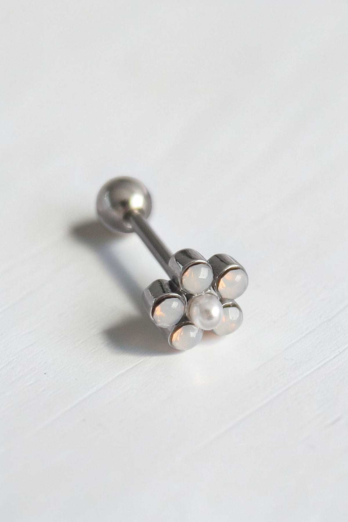 VORA HOUSE gümüş rengi zirkon taşlı çiçek tasarımlı 316L paslanmaz çelik tragus piercing