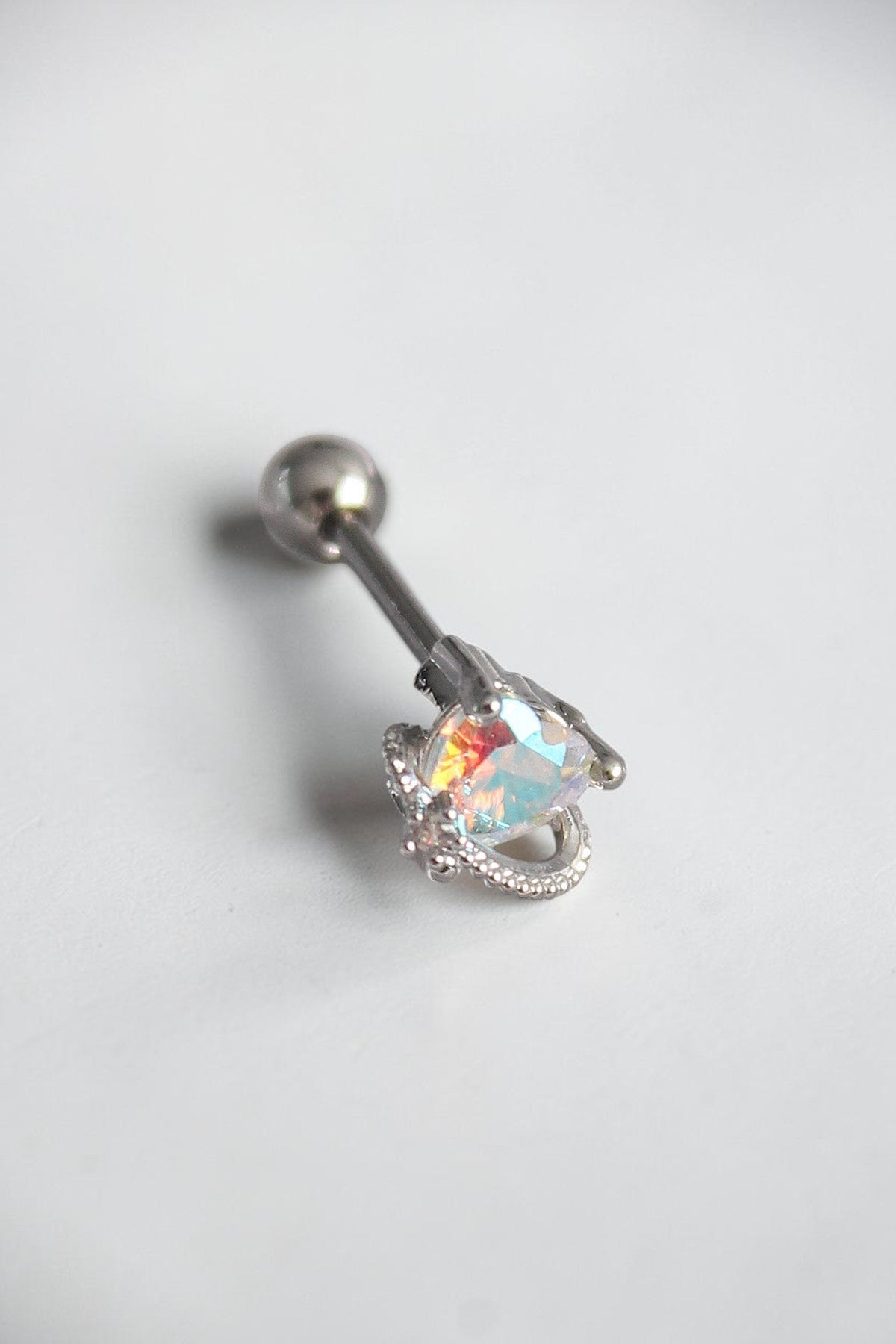 VORA HOUSE gümüş rengi paslanmaz çelik, zirkon taşlı kalp detaylı tragus piercing