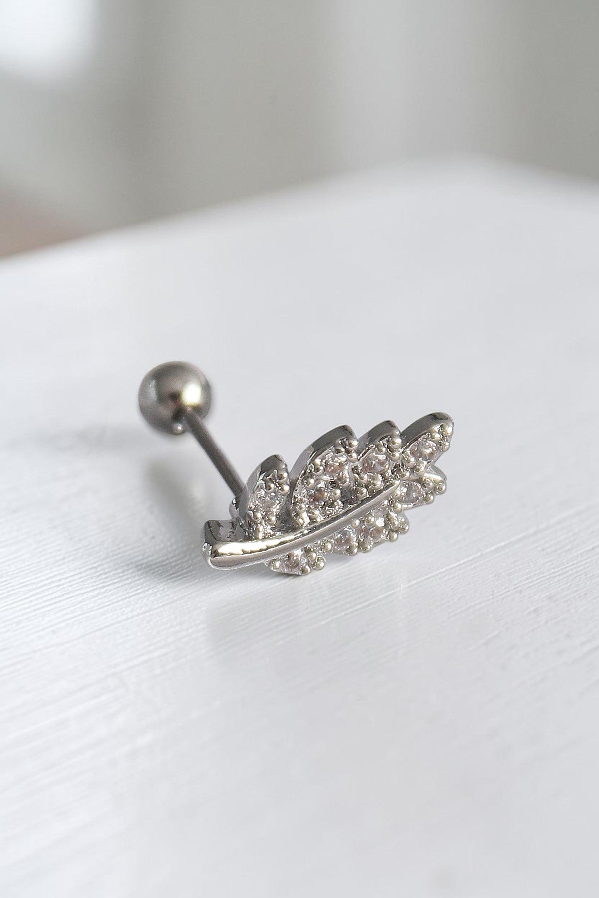 VORA HOUSE gümüş rengi zirkon taşlı dal figürlü 316L paslanmaz çelik tragus piercing