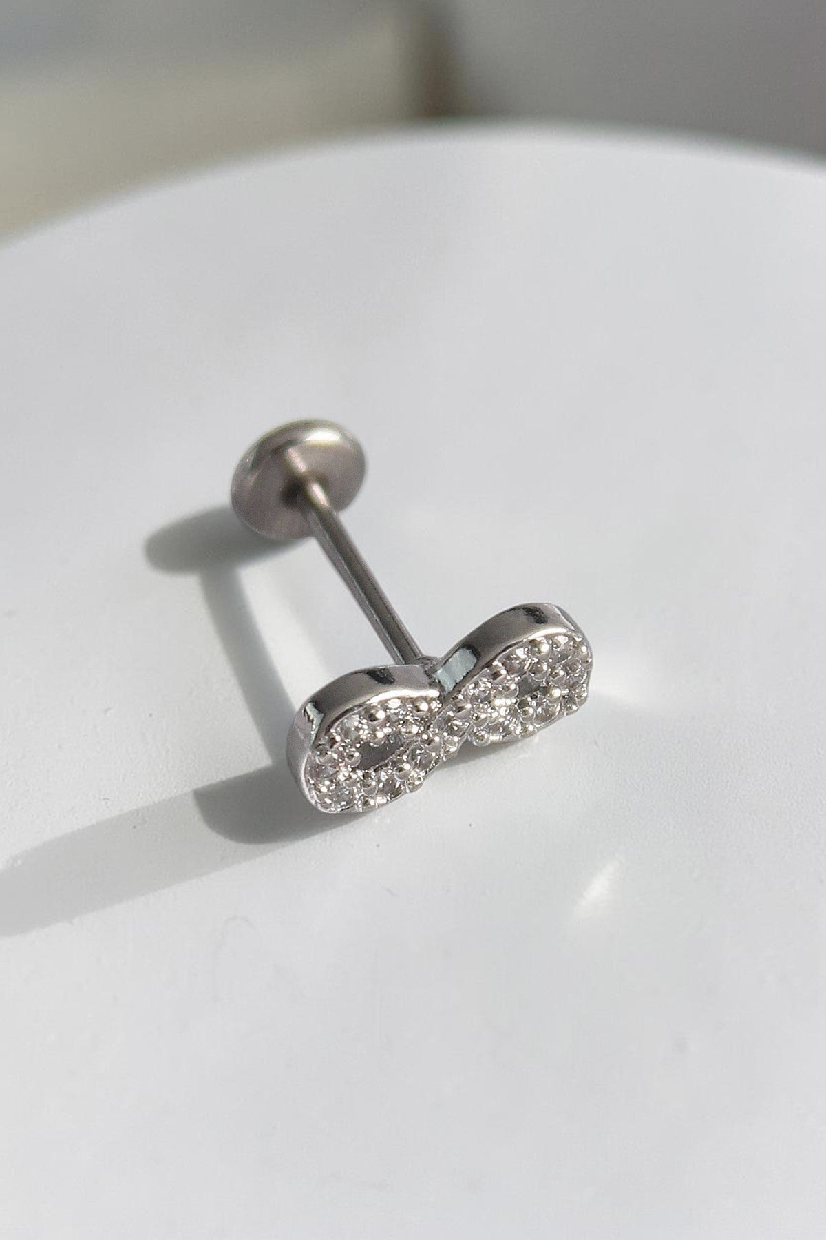 VORA HOUSE gümüş rengi zirkon taşlı sonsuzluk figürlü 316L paslanmaz çelik tragus piercing